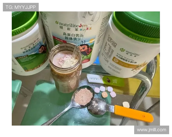 朱雪莹家的冰箱里塞满了蛋白粉，连饮料都得排队放