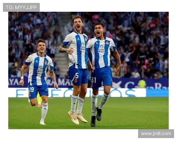 塞维利亚财政危机影响球队稳定性，对赛季走势形成制约